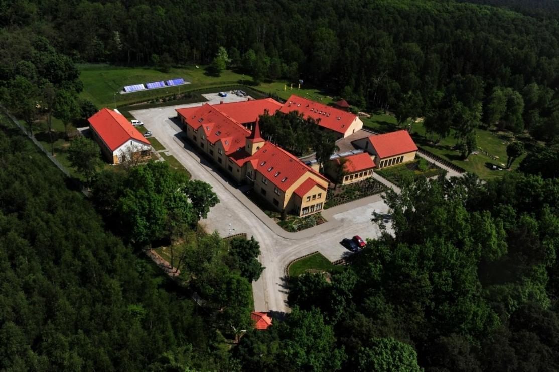 Hotel Uroczysko Porszewice - Osrodek Konferencyjno-Rekolekcyjny Pabianice Exteriér fotografie