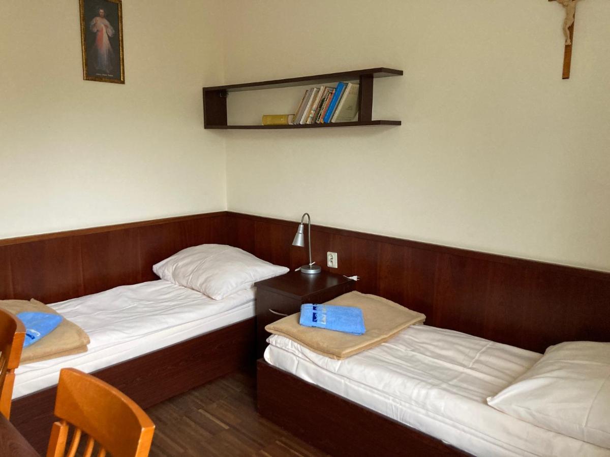 Hotel Uroczysko Porszewice - Osrodek Konferencyjno-Rekolekcyjny Pabianice Exteriér fotografie