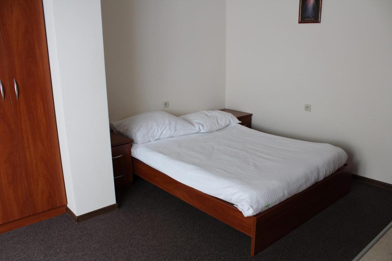 Hotel Uroczysko Porszewice - Osrodek Konferencyjno-Rekolekcyjny Pabianice Exteriér fotografie